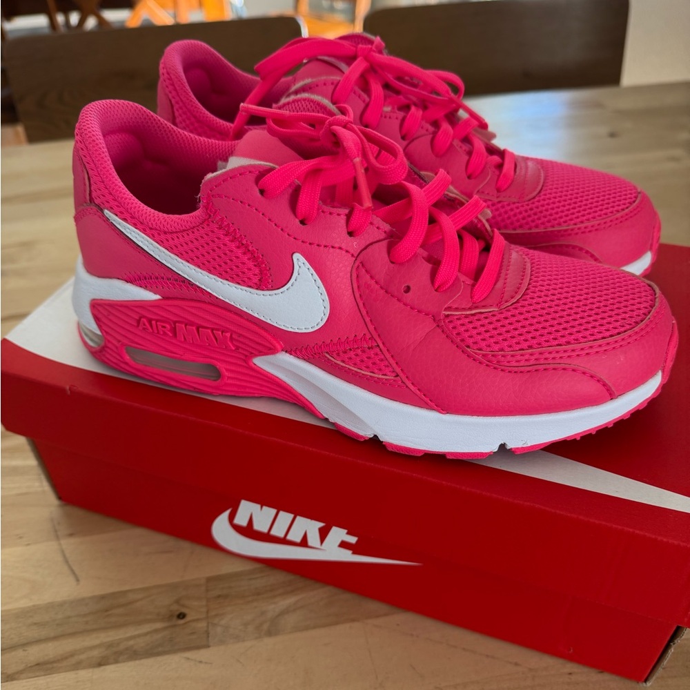 Woman’s Nike Air Excee